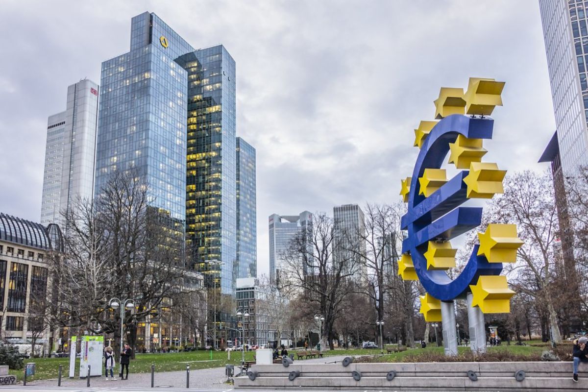 The Two-pillar Strategy of the ECB