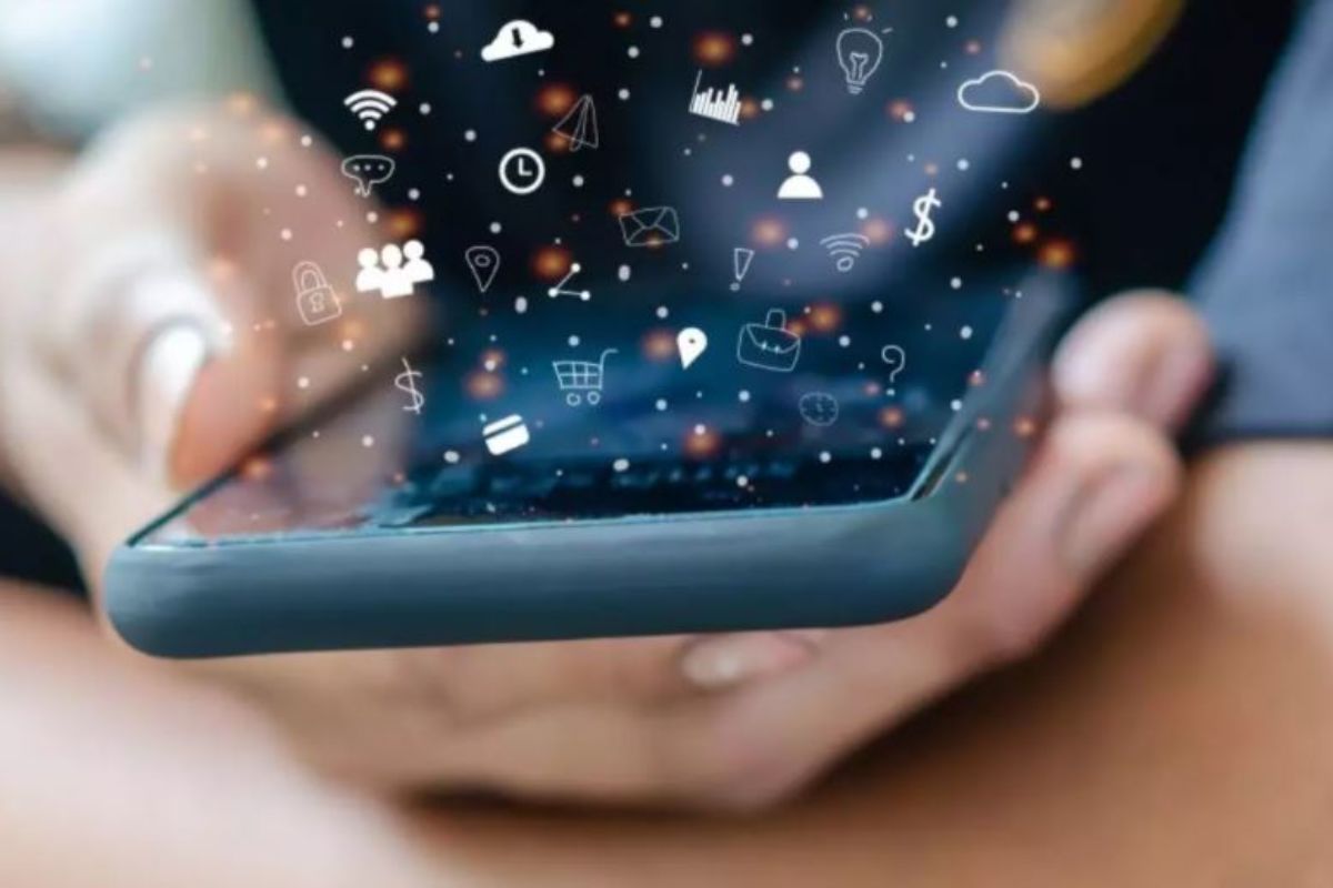 What are the challenges to data sharing for mobility and healthcare in the EU?